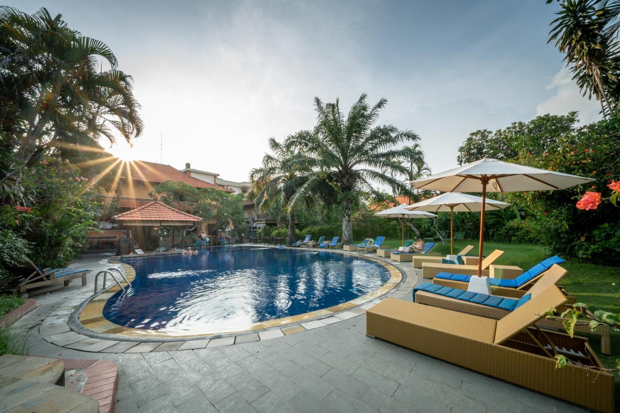 Three Brothers Bungalows & Villas Legian Exterior foto