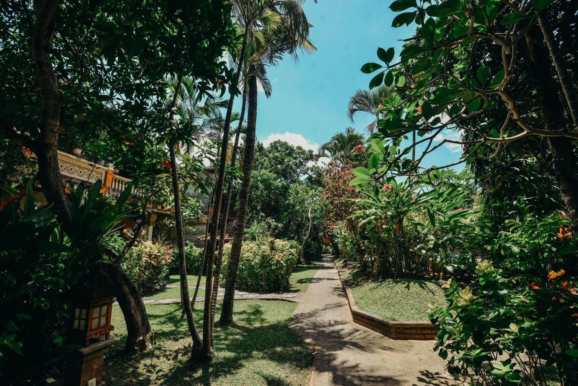 Three Brothers Bungalows & Villas Legian Exterior foto